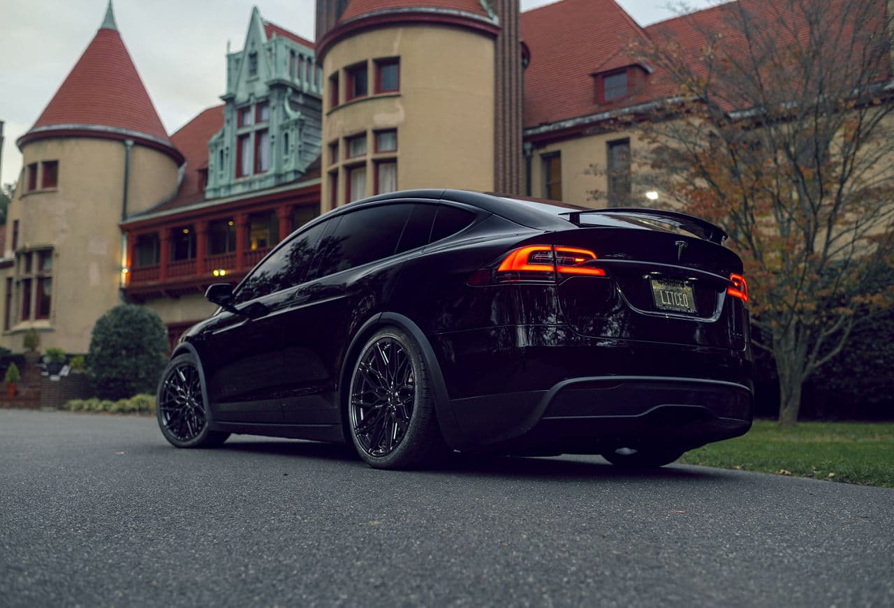 Front view of 2022 Tesla Model X with wheels