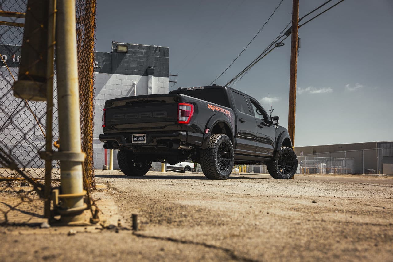Side profile of 2023 Ford F150 Raptor with wheels