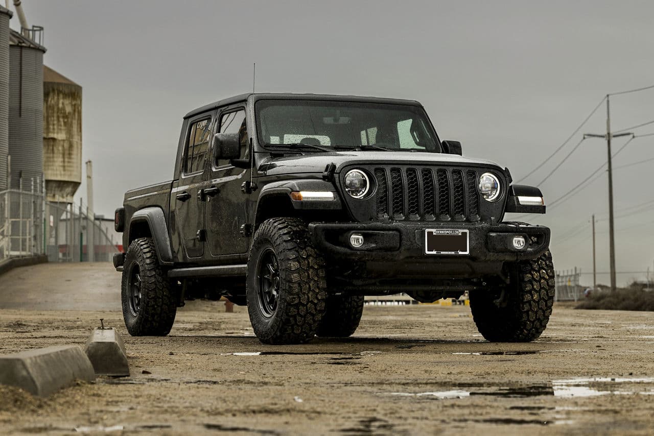 Front view of 2023 Jeep Gladiator with wheels