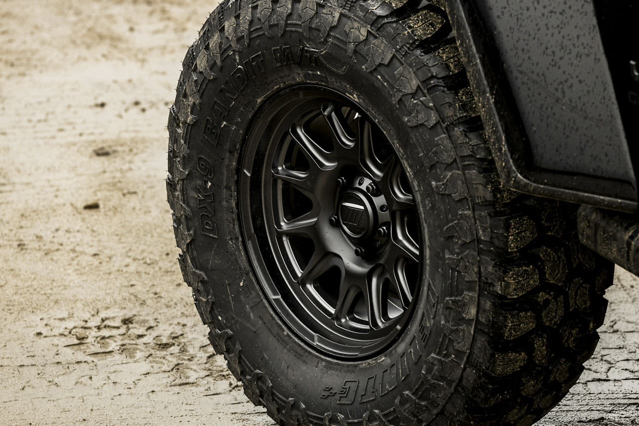 Detail view of 2023 Jeep Gladiator with wheels