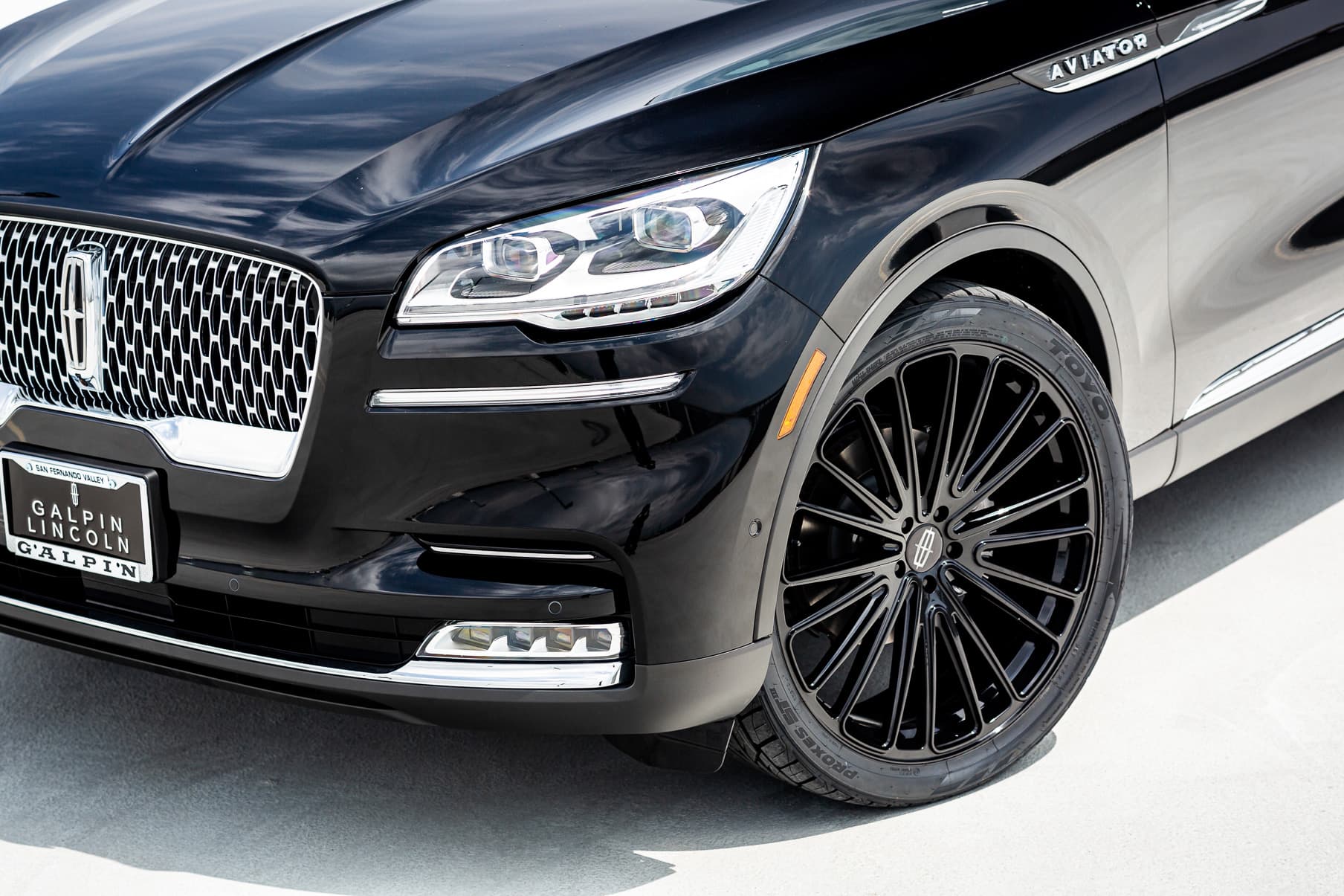 2023 Lincoln Aviator — wheels, detail view