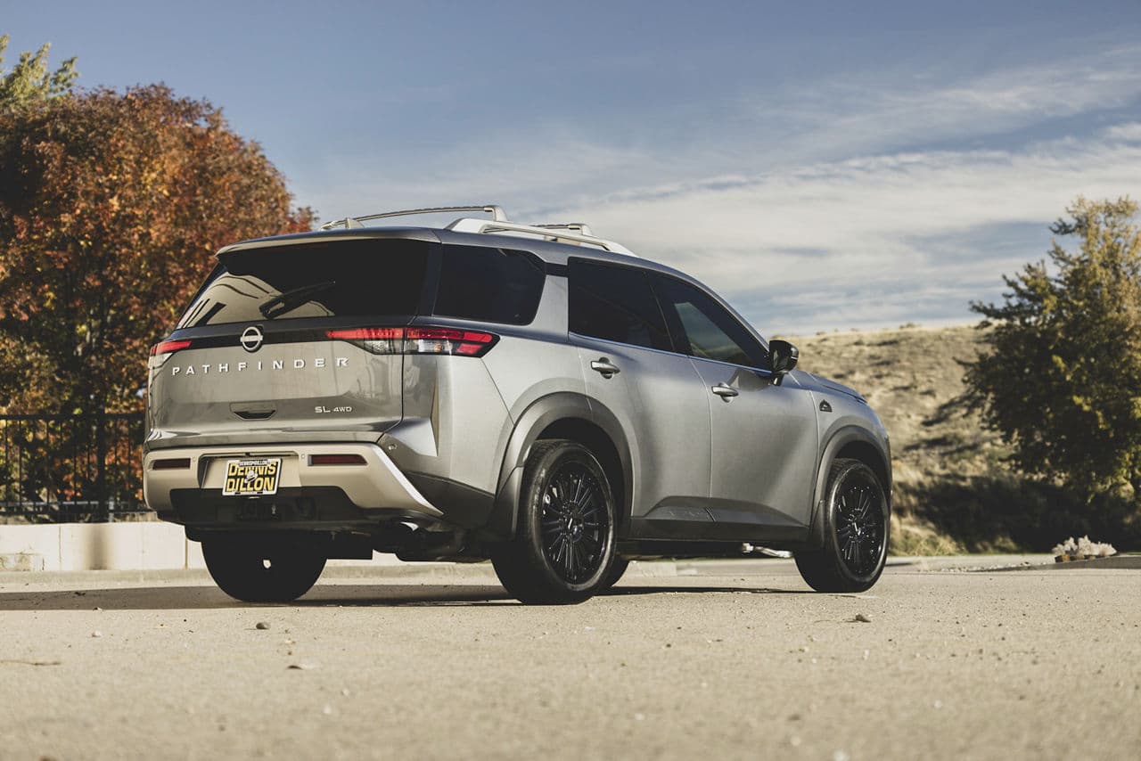 Front view of 2023 Nissan Pathfinder with wheels