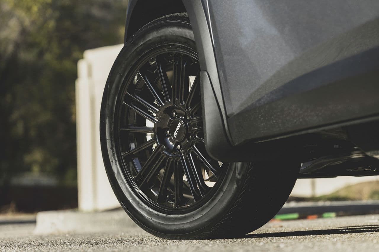 Rear view of 2023 Nissan Pathfinder with wheels