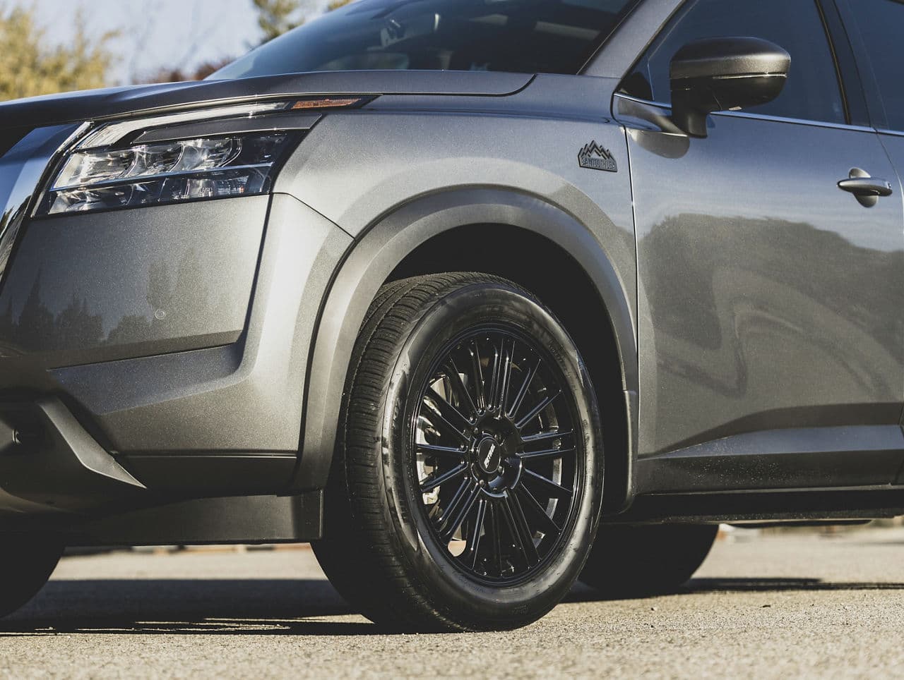 Detail view of 2023 Nissan Pathfinder with wheels
