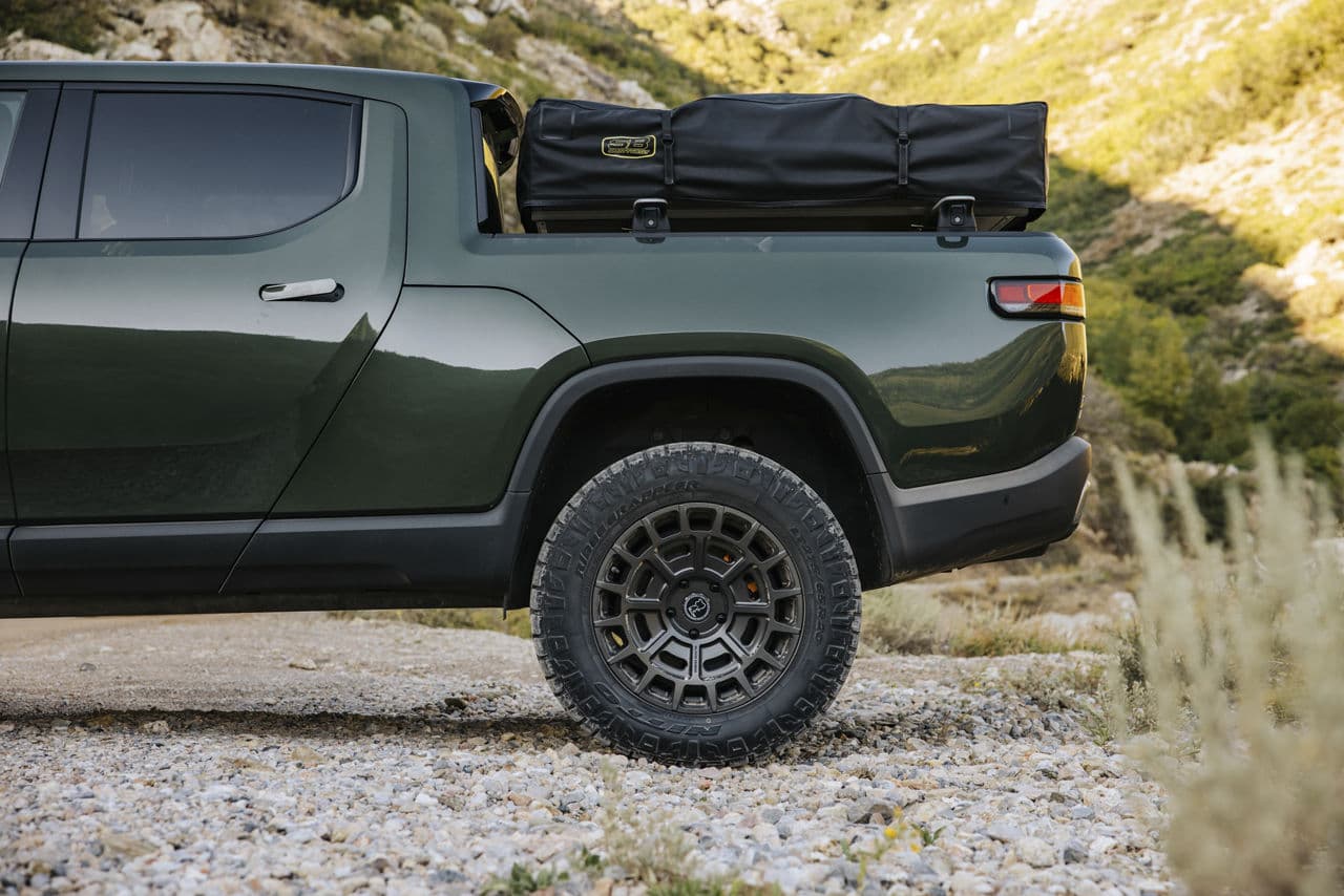 Side profile of 2023 Rivian R1T with truck suv wheels