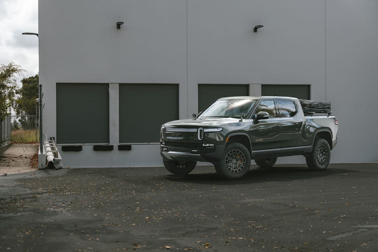 Front view of 2023 Rivian R1T with wheels