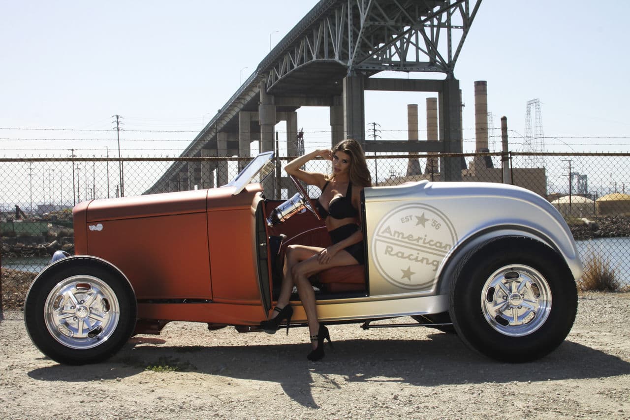 Side profile of 1932 Ford Hotrod with wheels