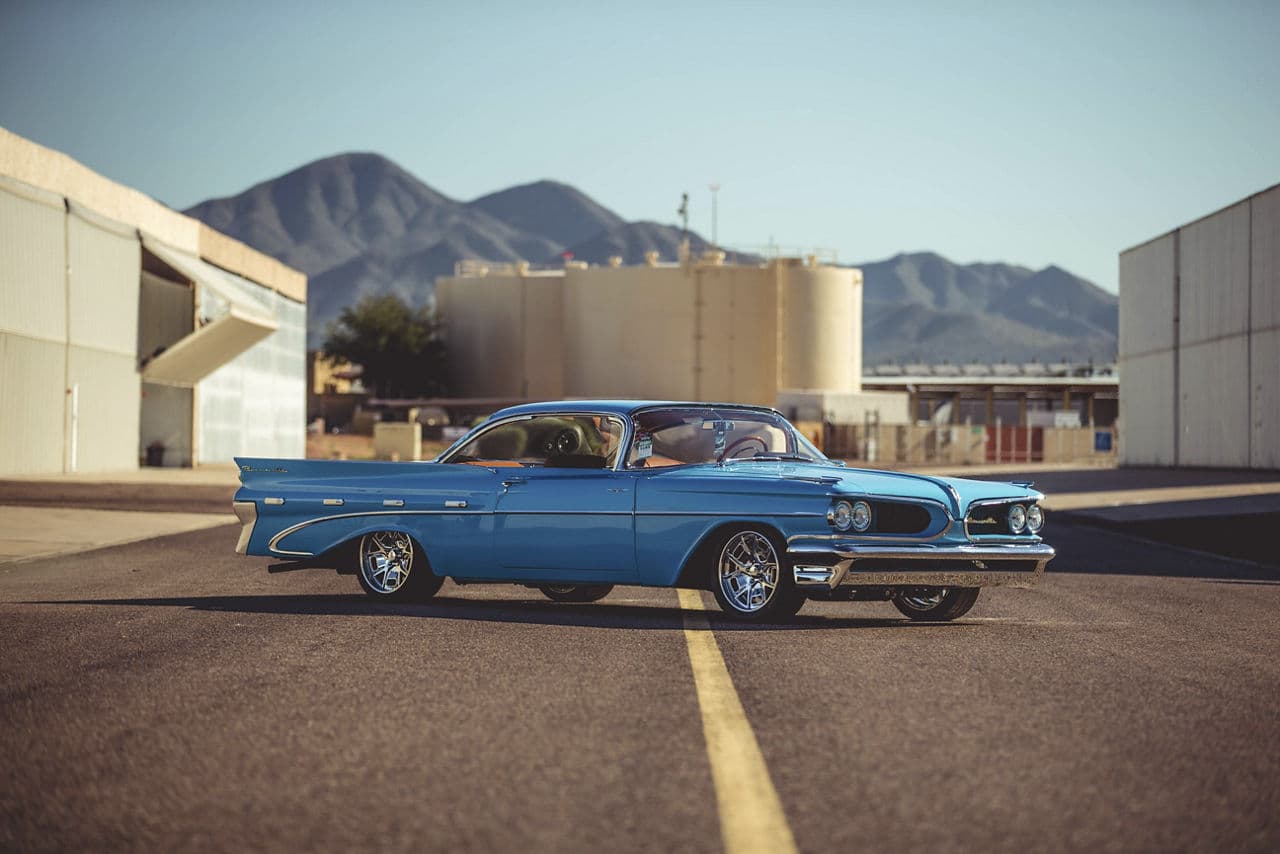 Side profile of 1959 Pontiac Bonneville with wheels