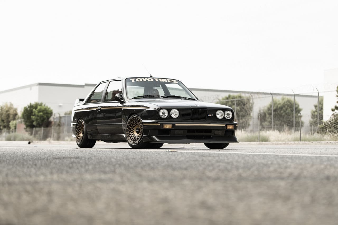Front view of 1987 BMW E30 with wheels
