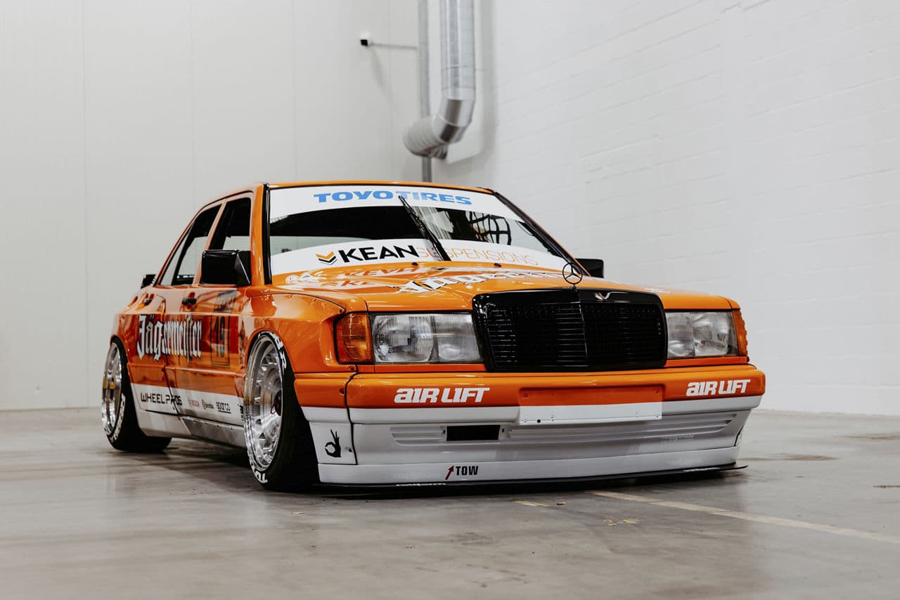 Front view of 1990 Mercedes-Benz 300e with wheels