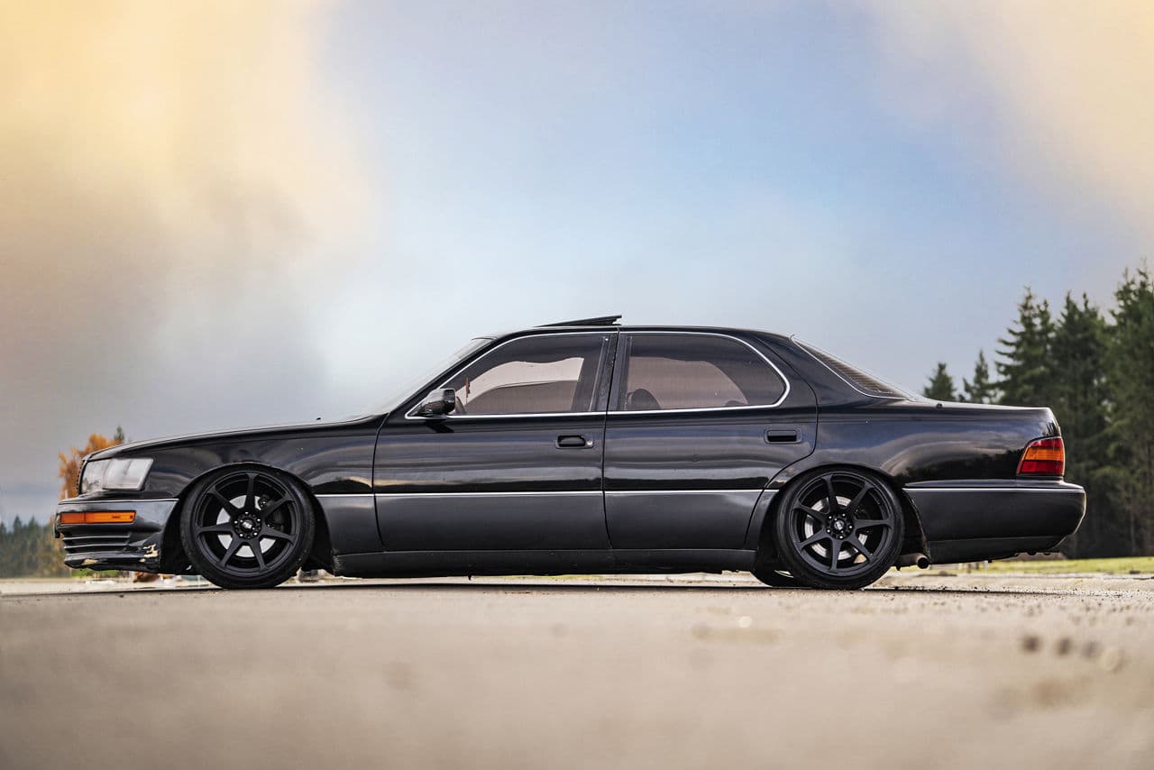 Side profile of 1992 Lexus LS with wheels