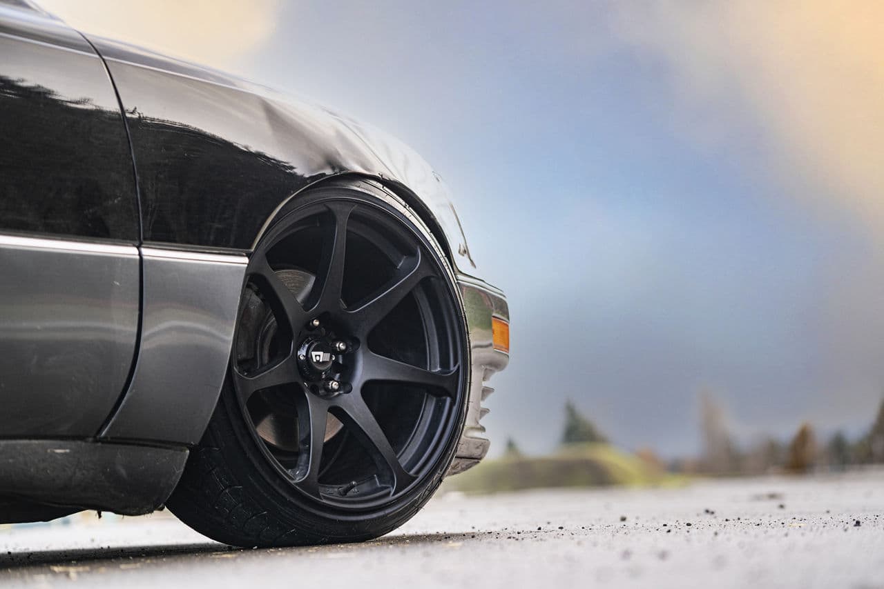 Detail view of 1992 Lexus LS with wheels