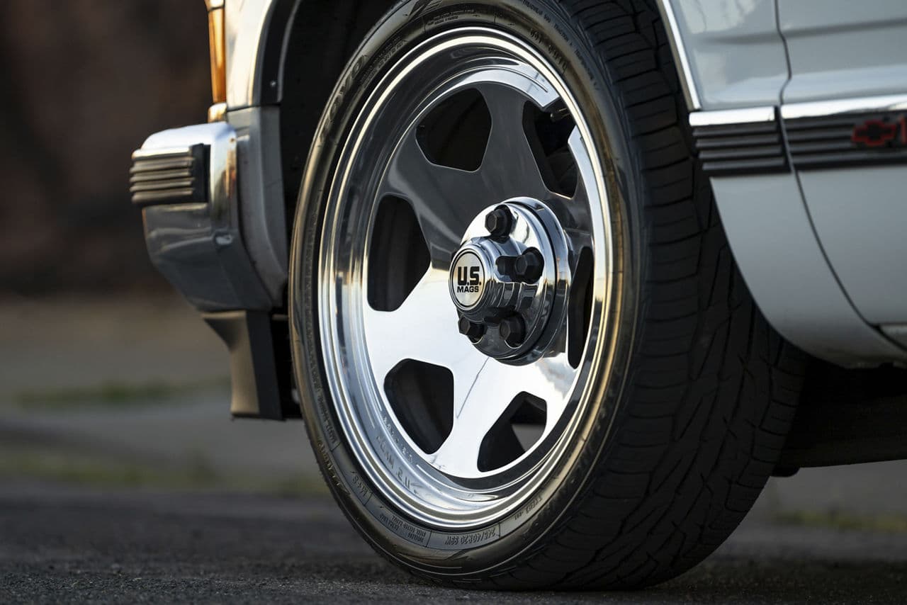 Interior of 1994 Chevrolet Tahoe with wheels