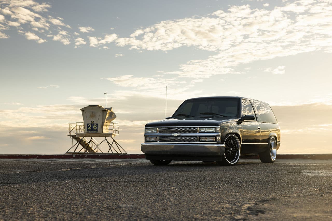 Front view of 1996 Chevrolet Tahoe with wheels