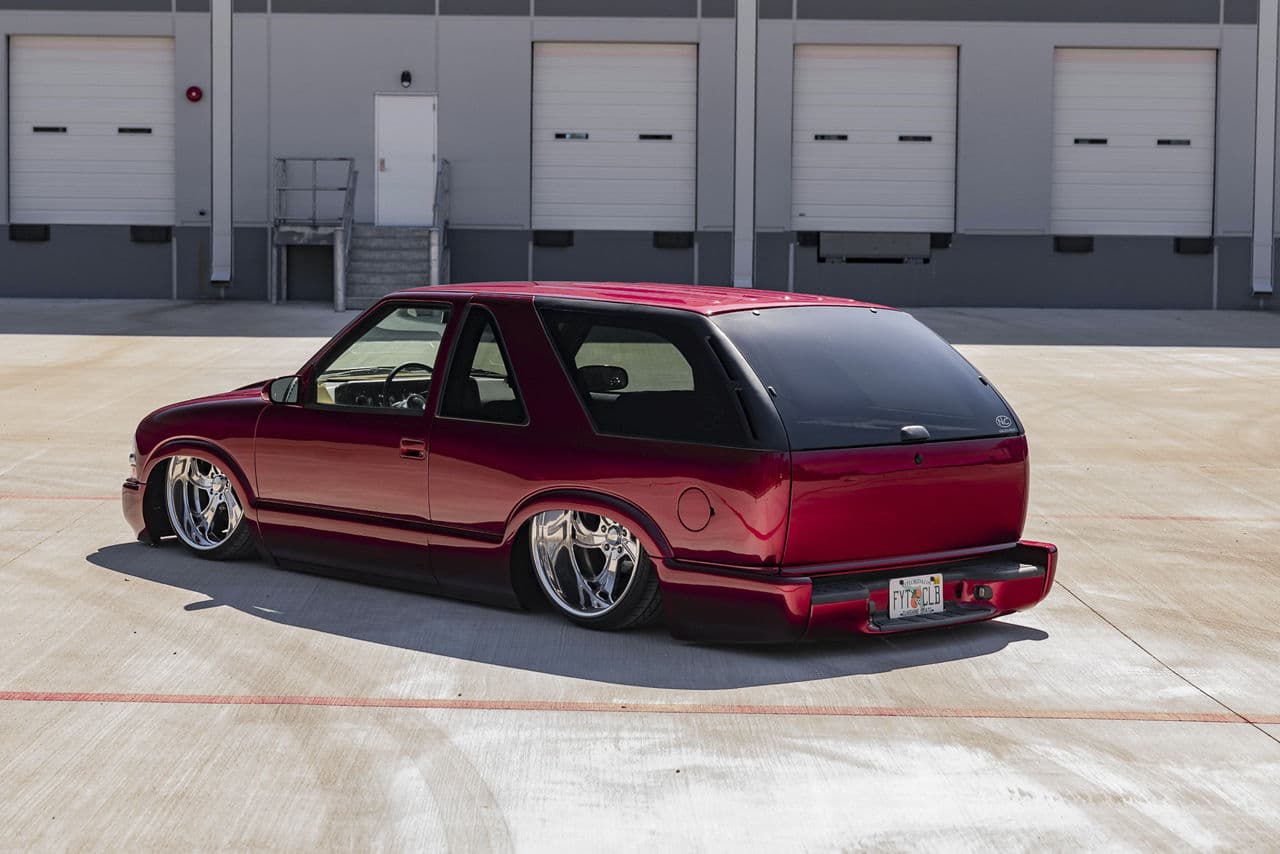 Front view of 1998 Chevrolet S10 Blazer with wheels
