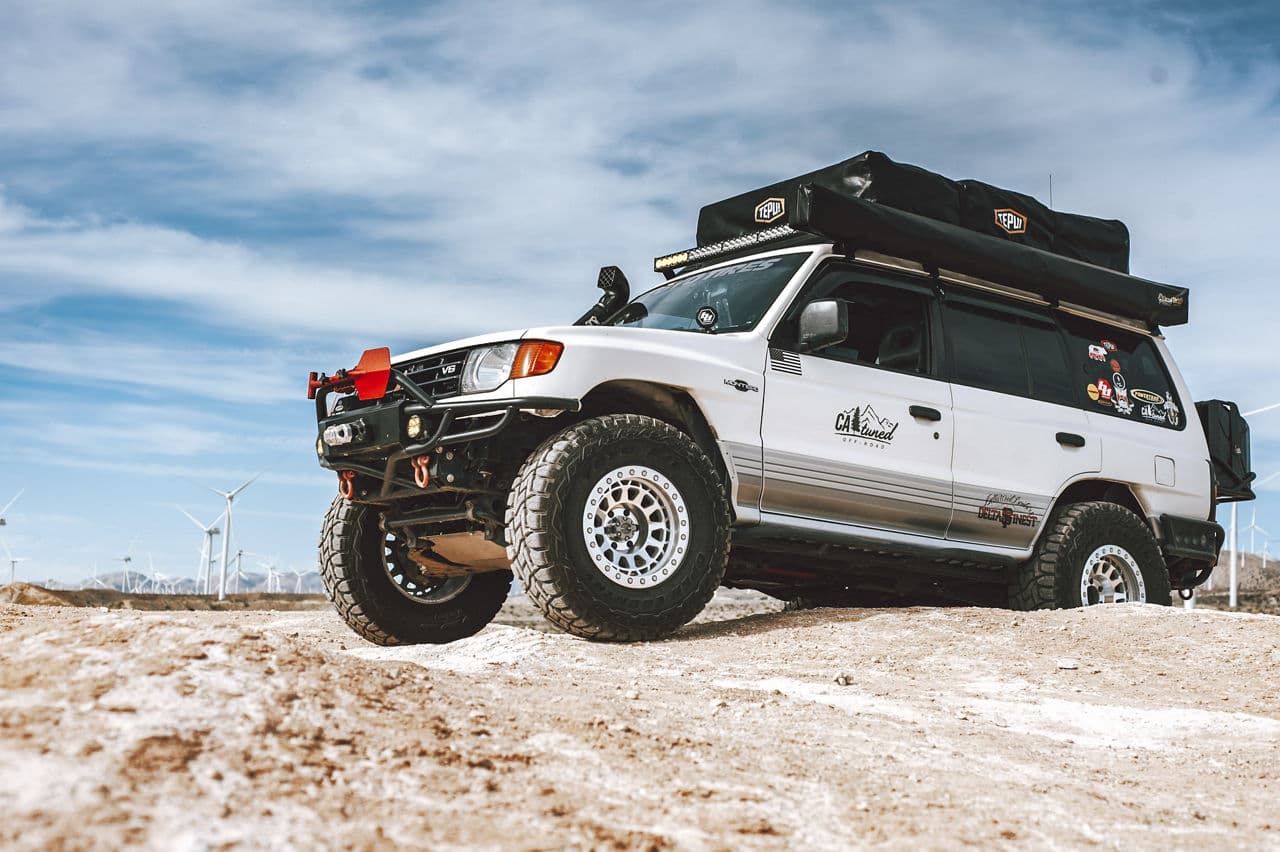 Front view of 1998 Mitsubishi Montero with truck suv wheels