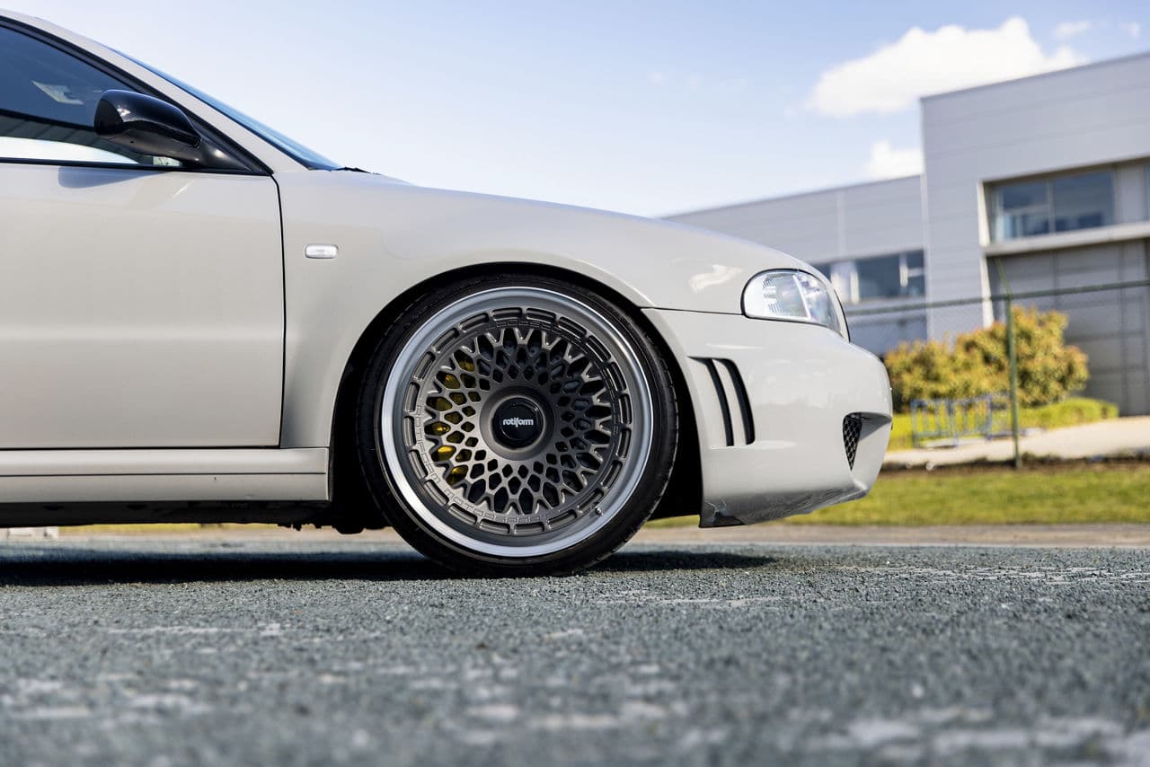 Side profile of 1999 Audi RS4 with wheels