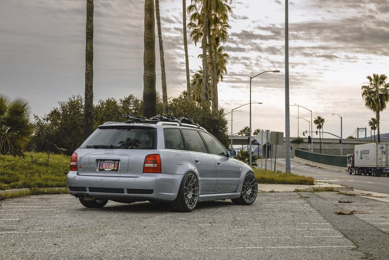 Side profile of 2001 Audi RS4 with wheels