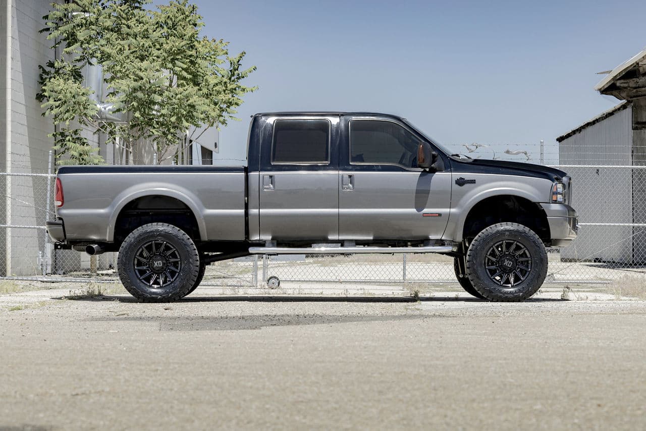 Side profile of 2004 Ford F250 with wheels
