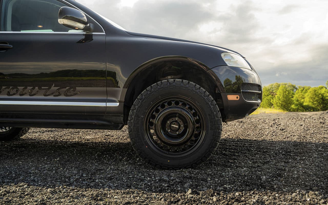 Detail view of 2005 Volkswagen Toureg with wheels
