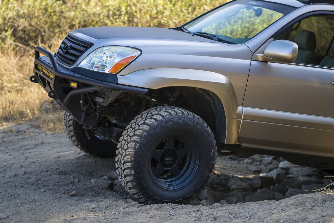 Detail view of 2006 Lexus GX470 with truck suv wheels
