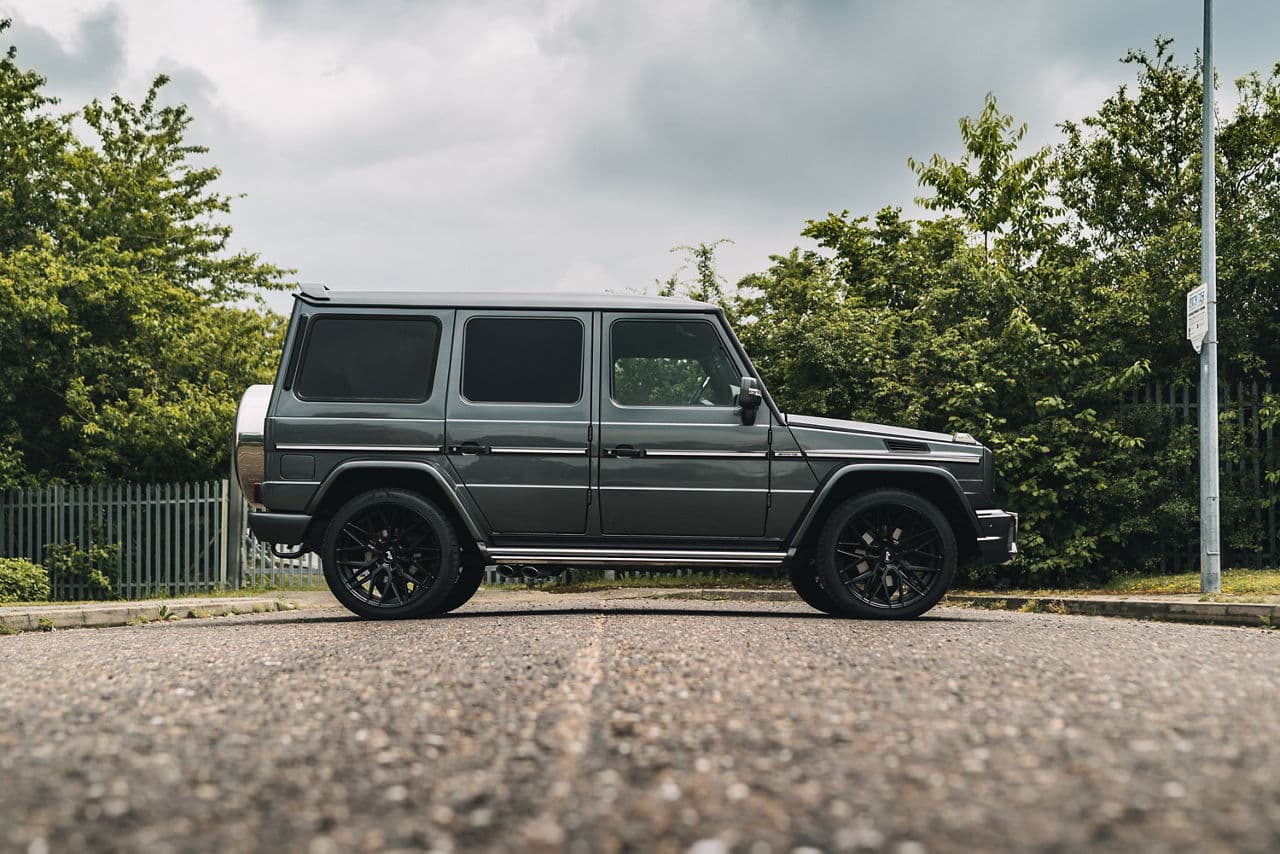 Side profile of 2006 Mercedes-Benz G55 with wheels