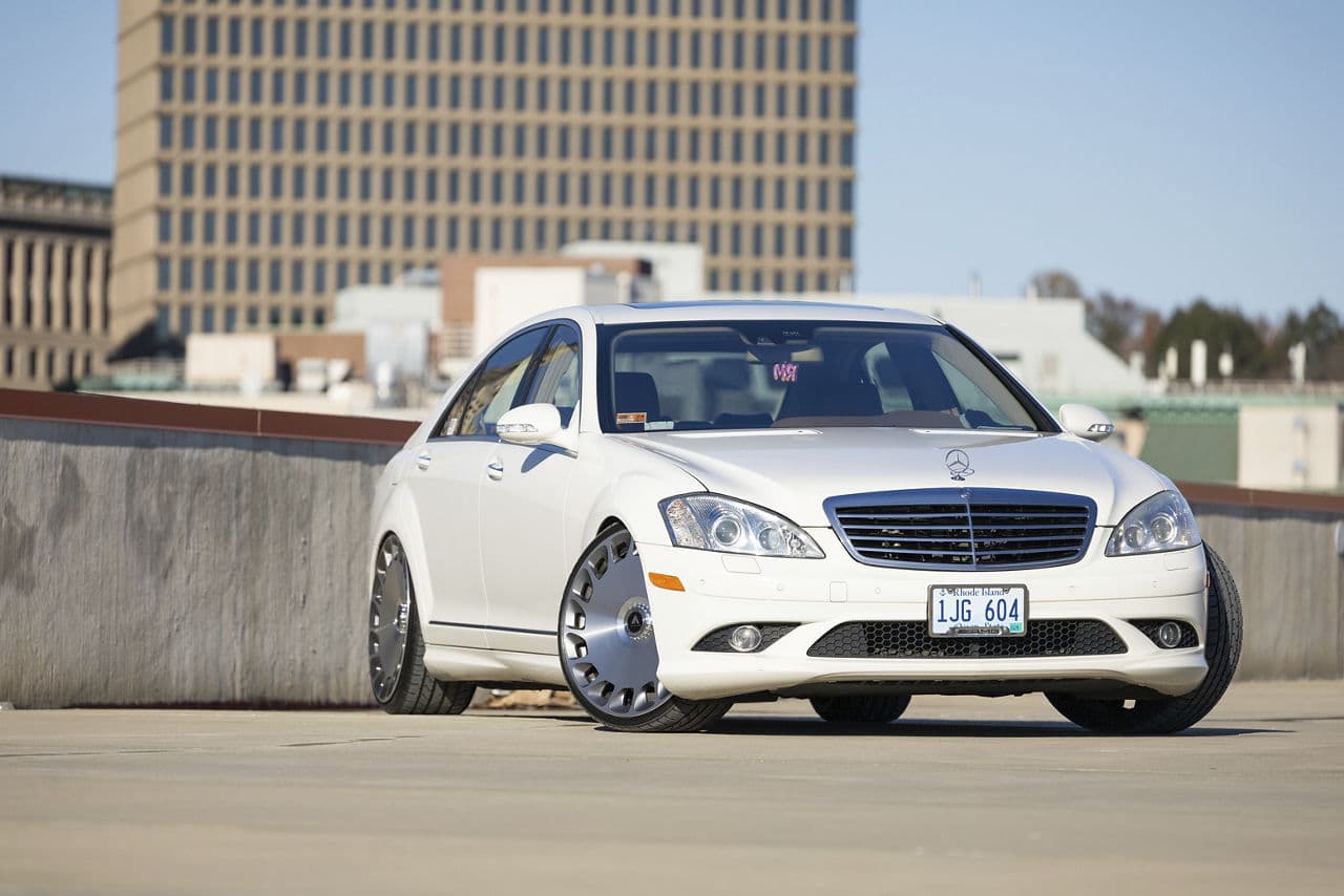 Rear view of 2008 Mercedes-Benz S-Class with wheels