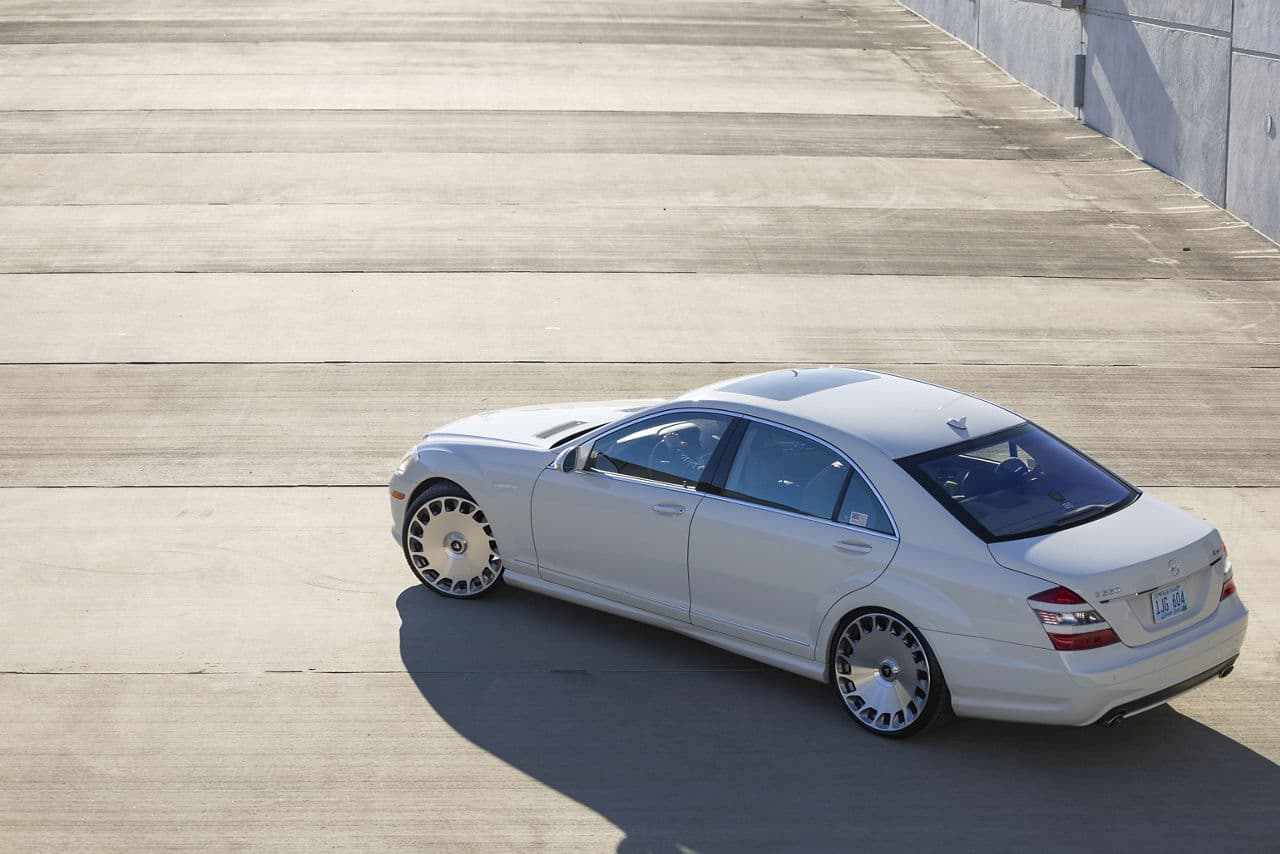 Detail view of 2008 Mercedes-Benz S-Class with wheels