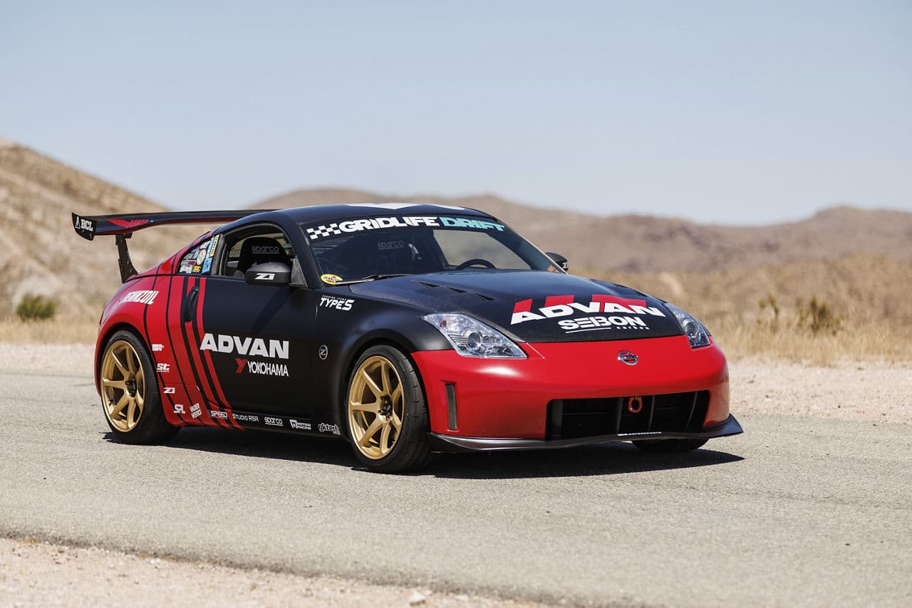 Front view of 2008 Nissan 350Z with vehicle wraps