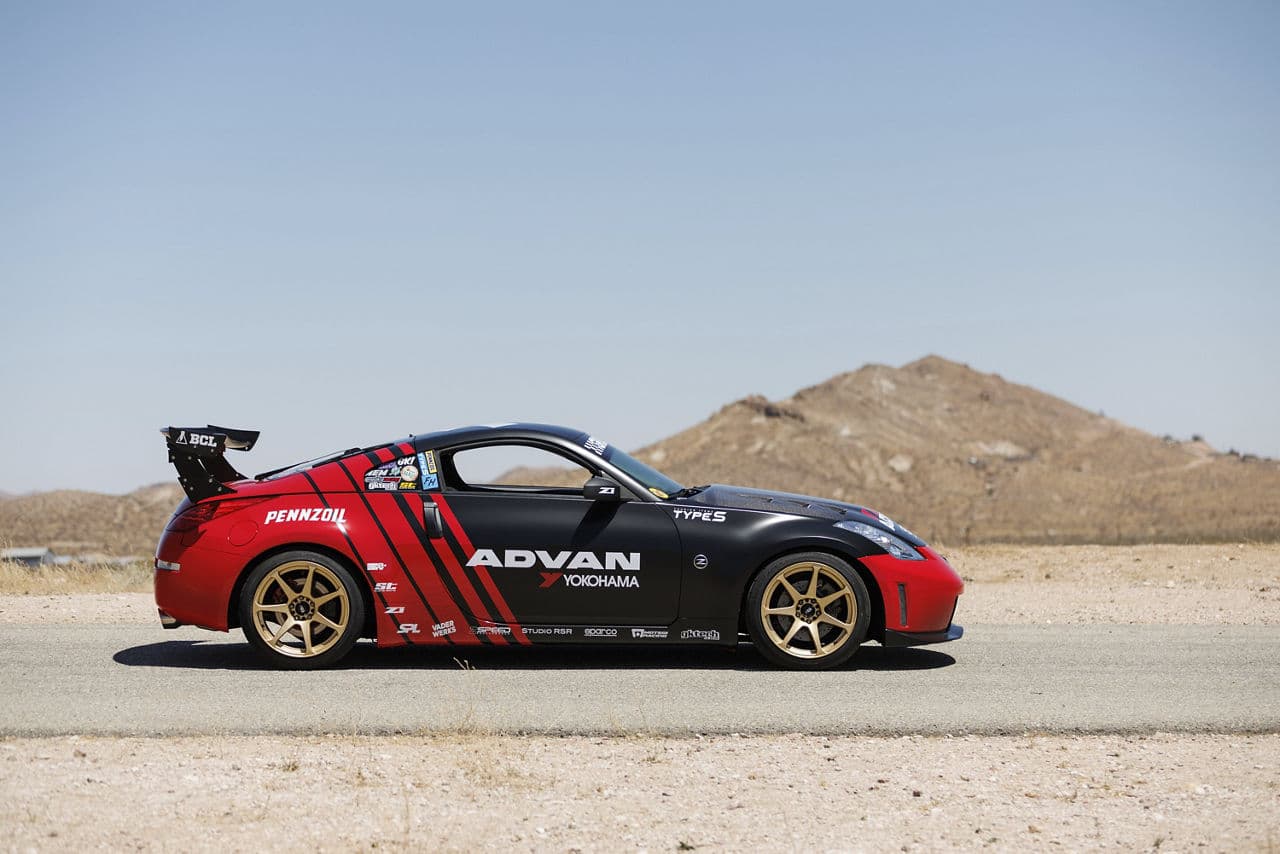 Side profile of 2008 Nissan 350Z with vehicle wraps