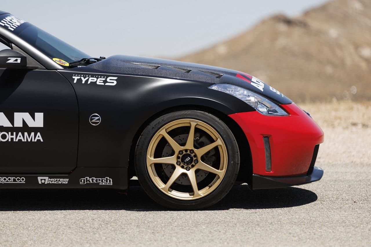 Rear view of 2008 Nissan 350Z with vehicle wraps