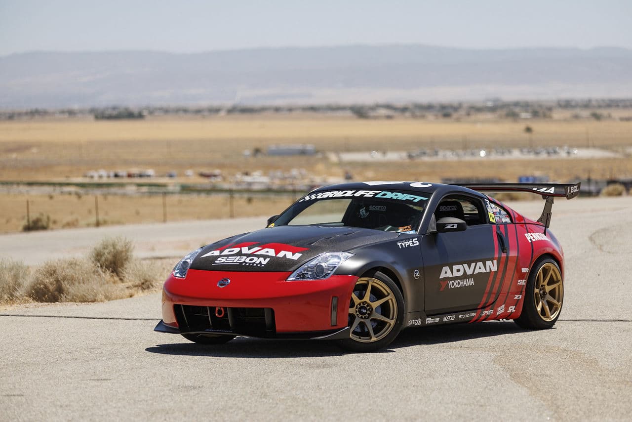Detail view of 2008 Nissan 350Z with vehicle wraps