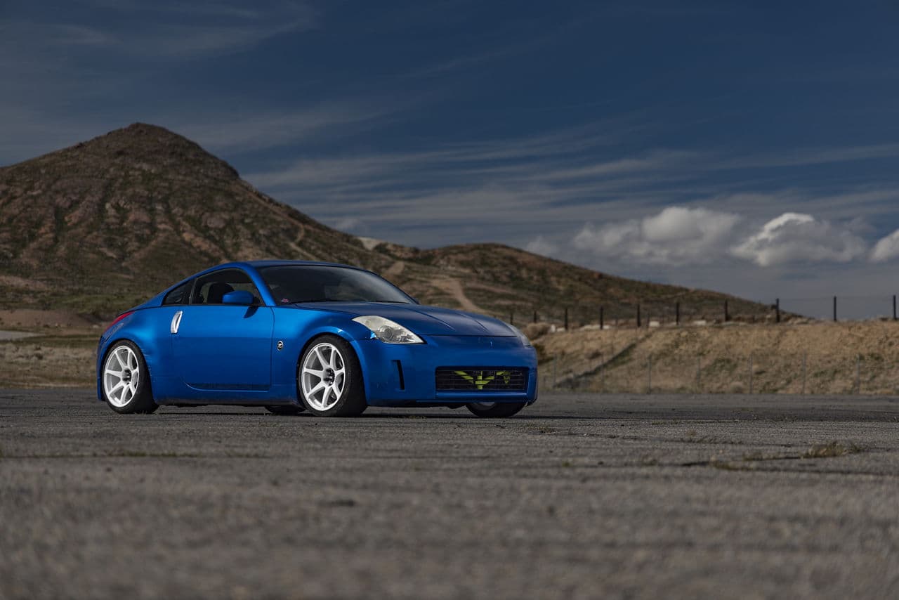 Side profile of 2009 Nissan 350Z with wheels