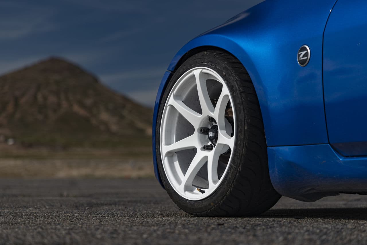 Rear view of 2009 Nissan 350Z with wheels