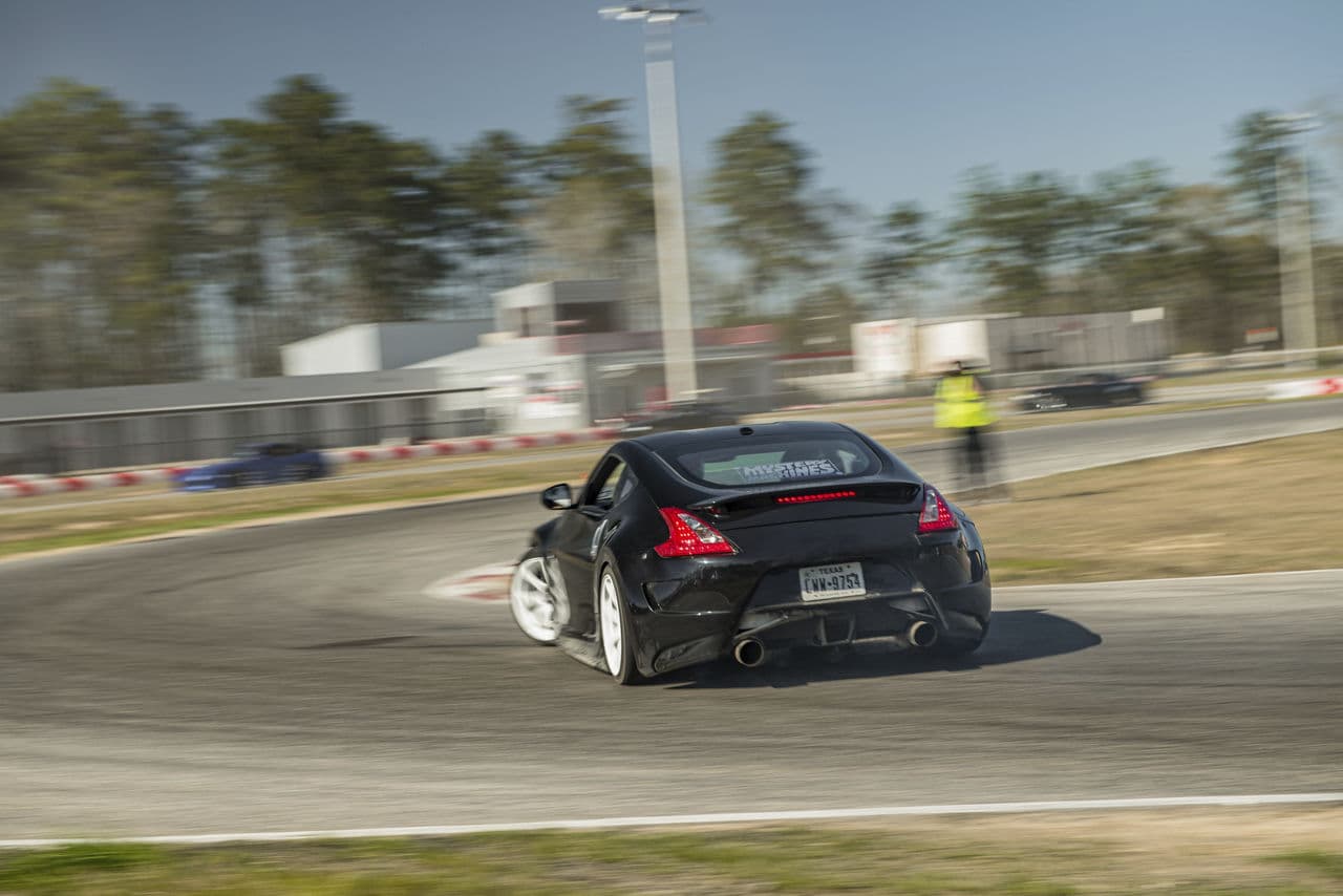 Side profile of 2009 Nissan 370Z with wheels