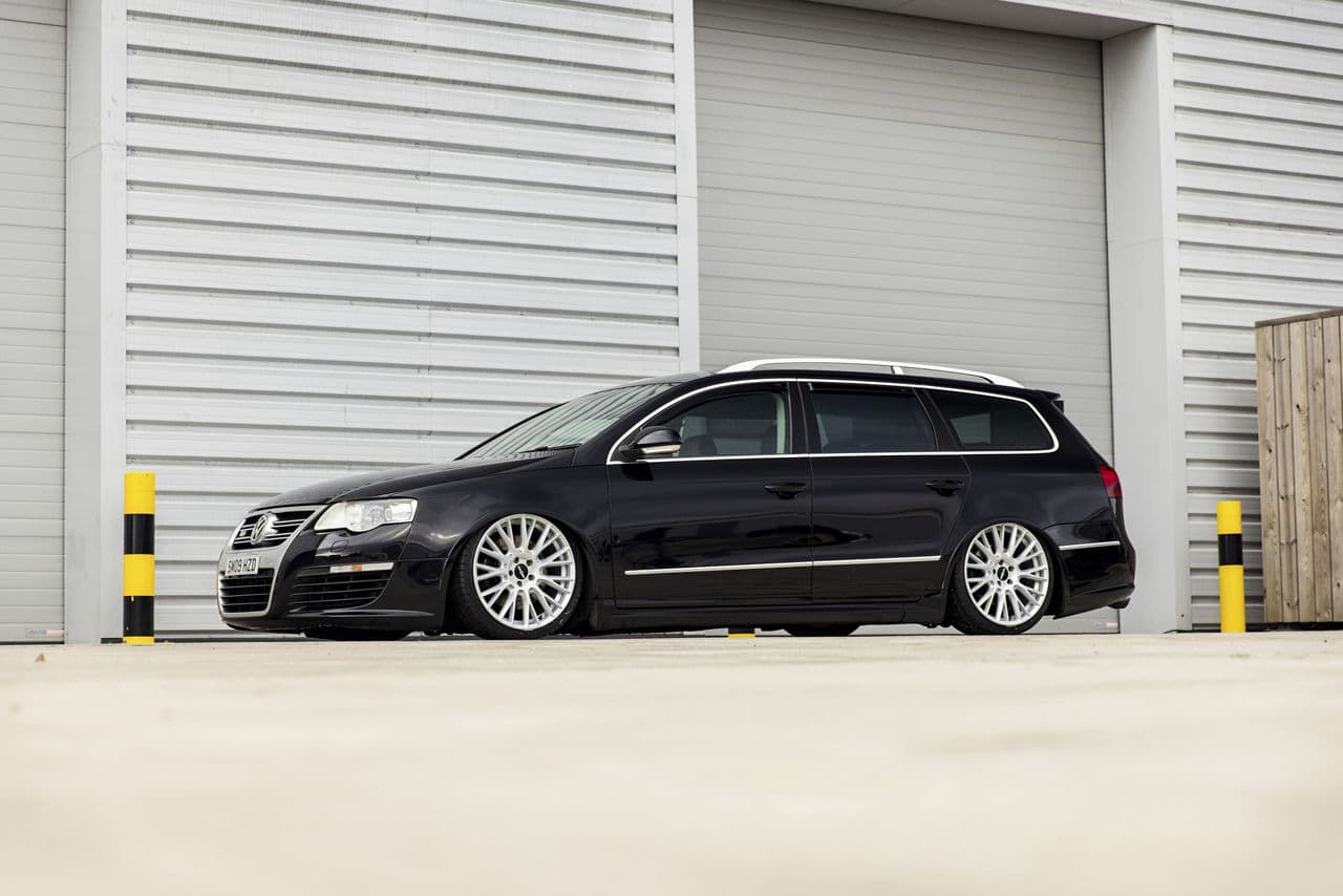 Front view of 2009 Volkswagen Passat with tuner wheels
