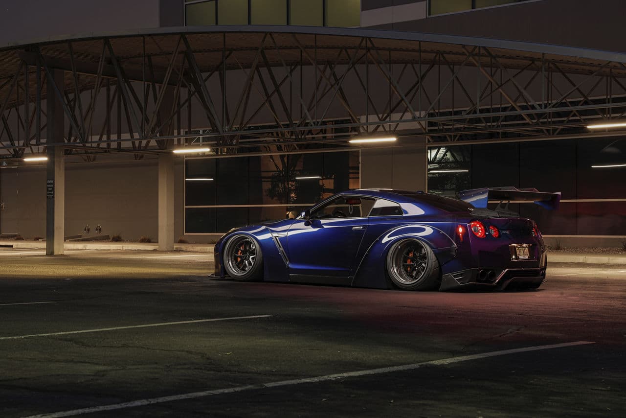 Side profile of 2010 Nissan GT-R with wheels