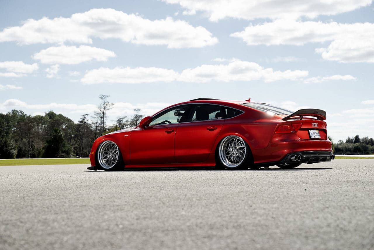 Side profile of 2013 Audi A7 with wheels