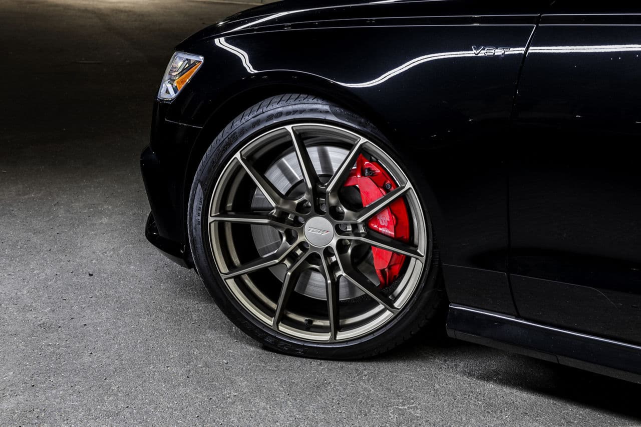 Interior of 2013 Audi S6 with wheels