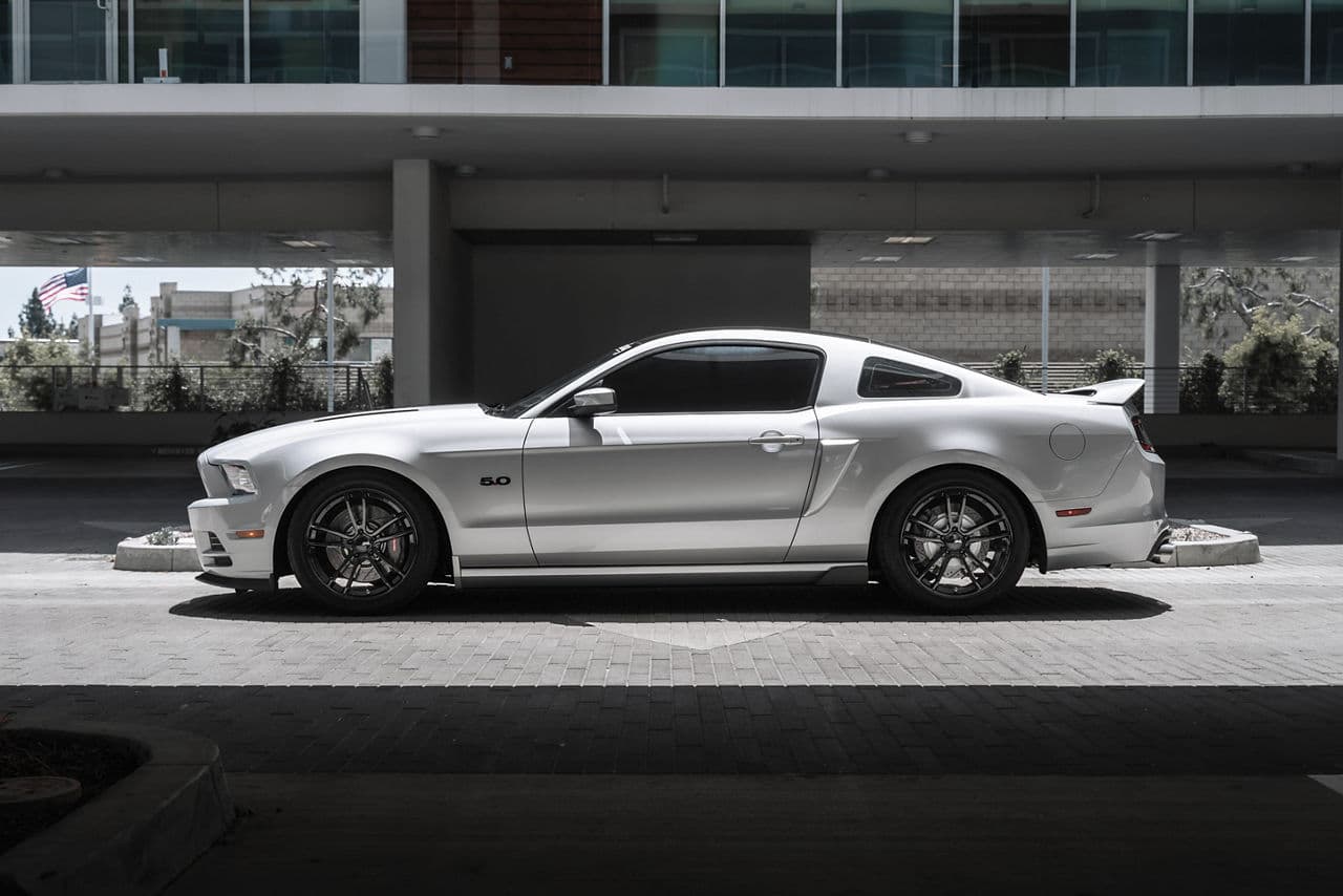 Side profile of 2013 Ford Mustang GT Performance with wheels