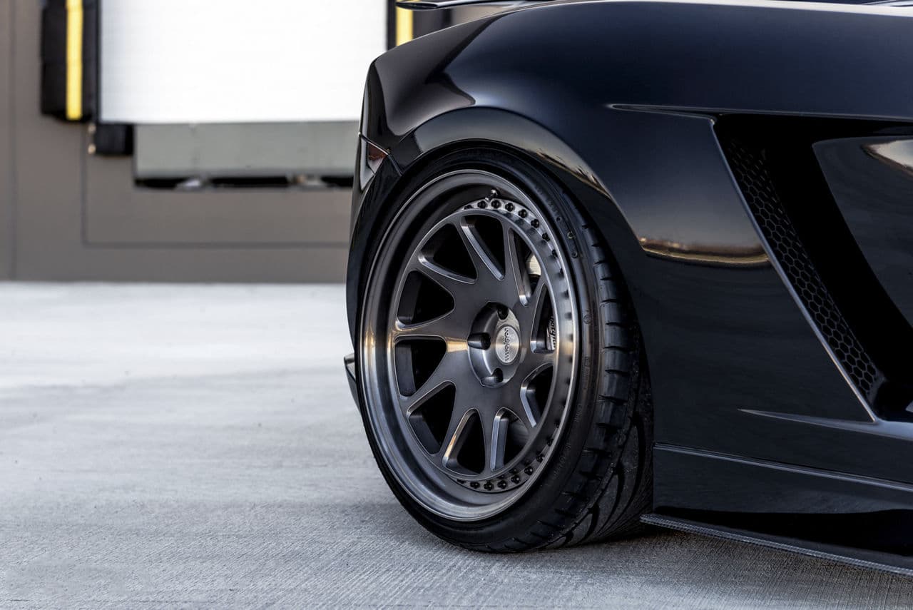 Side profile of 2013 Lamborghini Gallardo with wheels