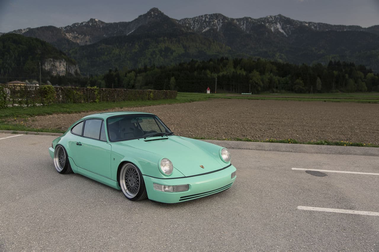 Side profile of 2013 Porsche 911 with wheels