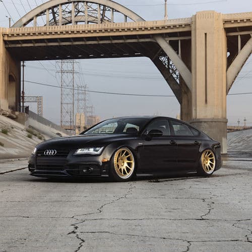 Side profile of 2014 Audi A7 with wheels