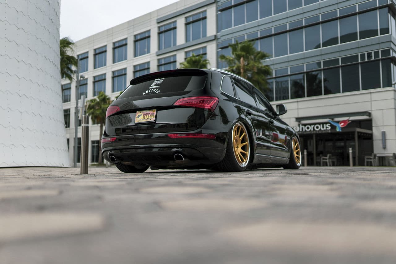 Front view of 2014 Audi Q5 with wheels