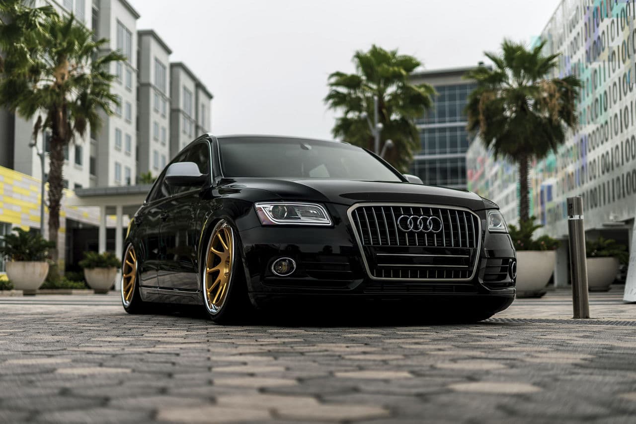 Side profile of 2014 Audi Q5 with wheels