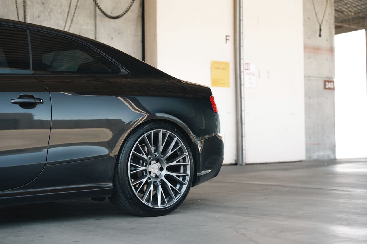 Detail view of 2014 Audi RS5 with wheels