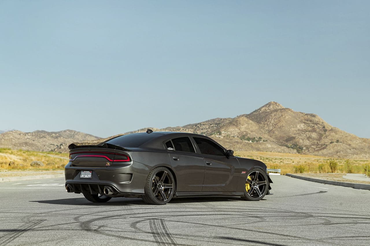 Front view of 2014 Dodge Charger Scatpack with wheels