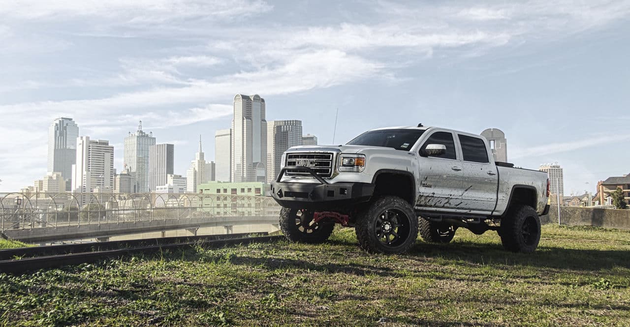 Front view of 2014 GMC Sierra with wheels
