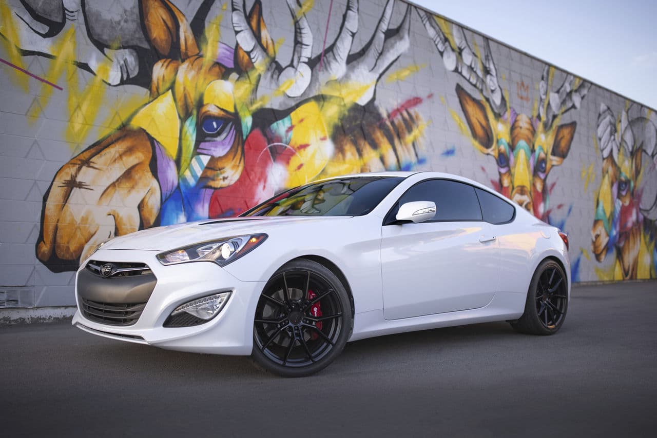 Front view of 2014 Hyundai Genesis with wheels
