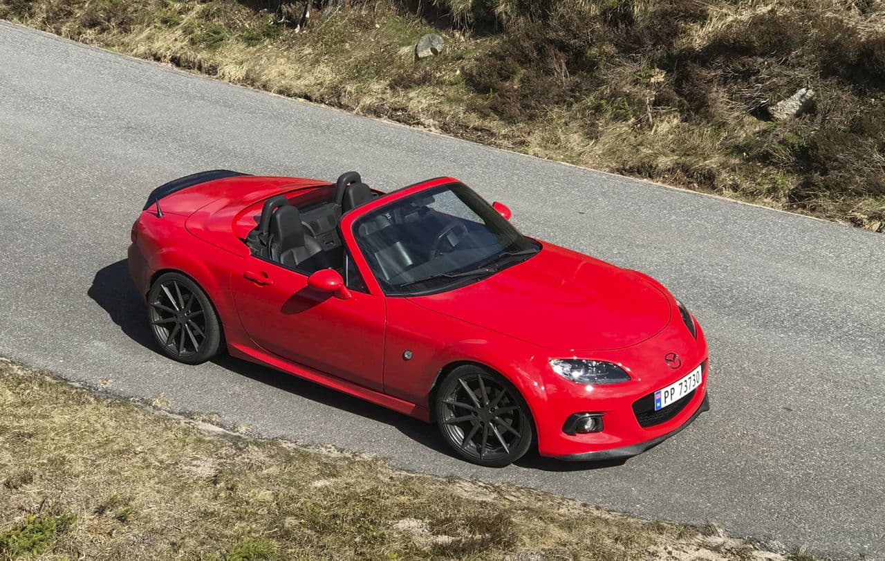 Front view of 2014 Mazda Miata with wheels